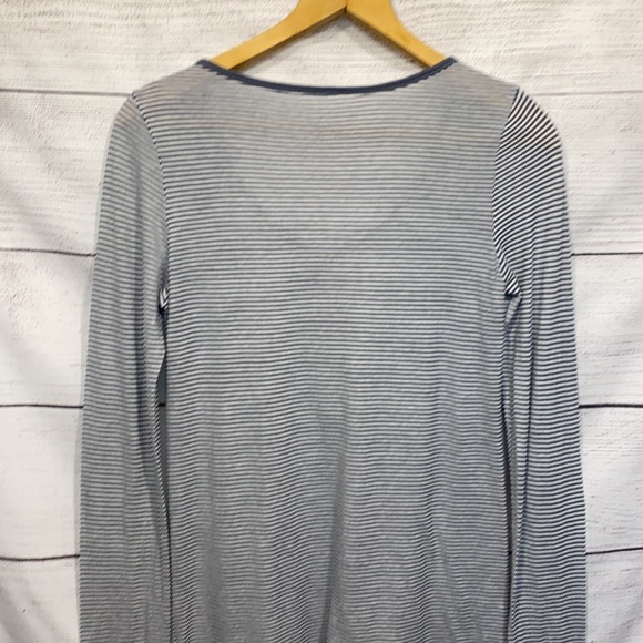 gray white long henley sleeve shirt top Gap Body M - Picture 6 of 8
